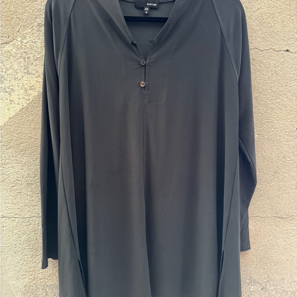 Sun Kim dark green/gray tunic. Hangs beautifully and is great over leggings.